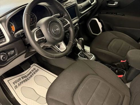 Used 2018 Jeep Renegade Latitude image 9