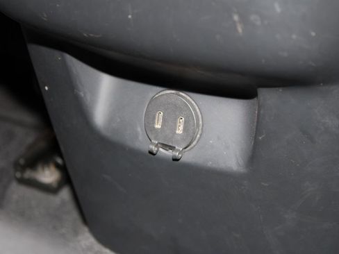 Used 2023 Volvo XC90 B5 Plus image 36