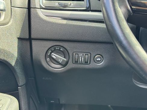 Used 2014 Chrysler 300 S AWD/4WD image 31