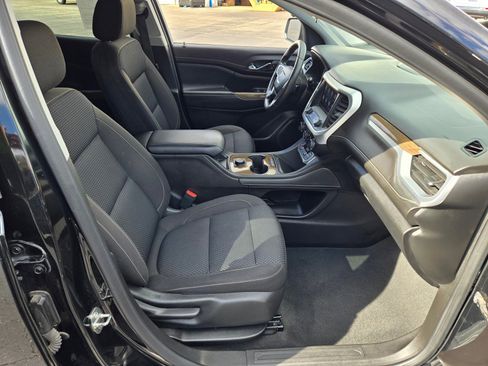 Used 2023 GMC Acadia SLE image 6