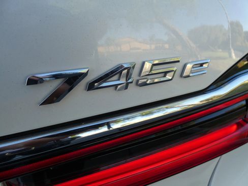 Used 2022 BMW 745e xDrive image 79