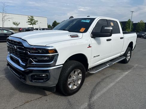 Used 2025 RAM 2500 Big Horn AWD/4WD image 1