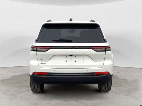 Certified 2024 Jeep Grand Cherokee Altitude image 4