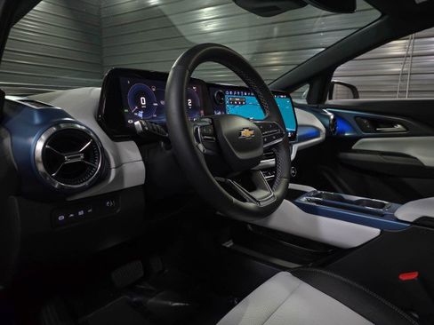 Used 2025 Chevrolet Equinox EV LT image 13