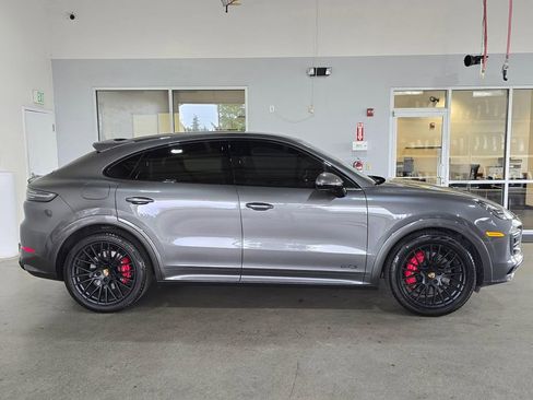 Used 2022 Porsche Cayenne GTS AWD/4WD image 4
