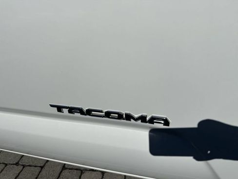 Used 2022 Toyota Tacoma SR5 w/ Technology Package RWD image 12