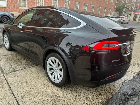 Used 2018 Tesla Model X 75D AWD/4WD image 5