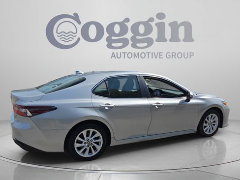 Used 2024 Toyota Camry LE FWD image 5