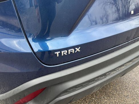 Used 2024 Chevrolet Trax LS w/ LS Convenience Package image 4