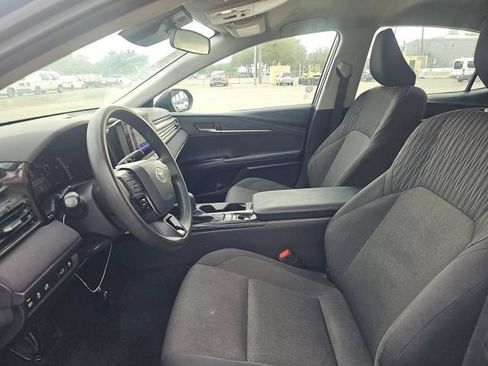 Used 2025 Toyota Camry LE FWD image 8