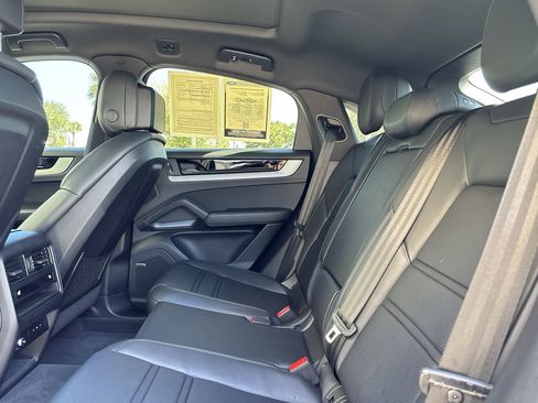 Used 2025 Porsche Cayenne E-Hybrid Coupe image 17