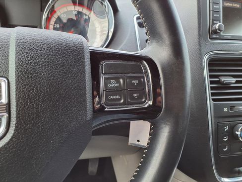 Used 2017 Dodge Grand Caravan SXT image 24