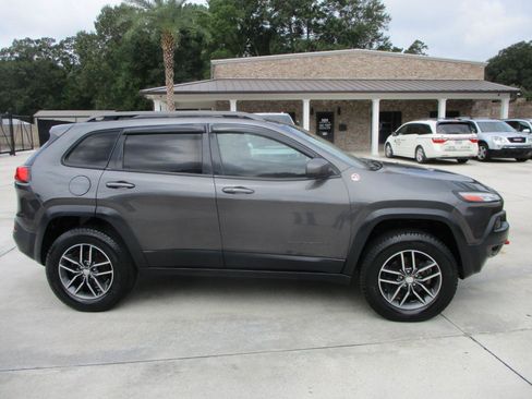 Used 2014 Jeep Cherokee Trailhawk w/ Comfort/Convenience Group AWD/4WD image 12