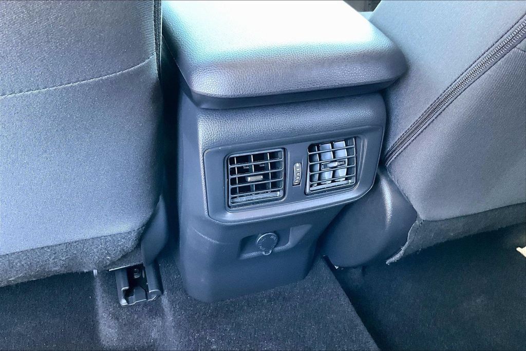 Used 2022 Toyota RAV4 LE AWD/4WD image 9