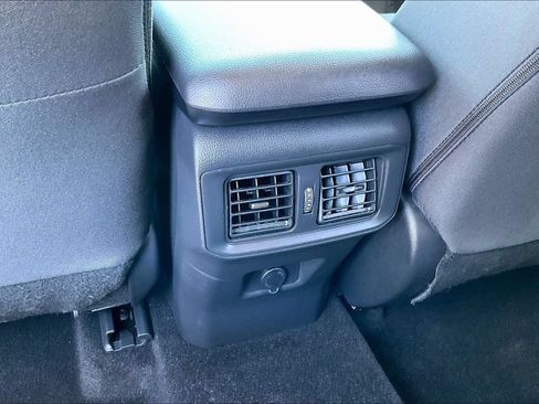 Used 2022 Toyota RAV4 LE AWD/4WD image 9