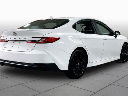 Used 2025 Toyota Camry SE FWD image 13