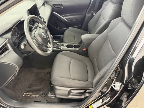 Used 2023 Toyota Corolla Cross LE FWD image 5