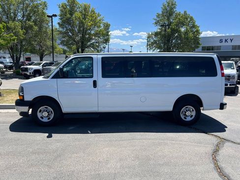 Used 2020 Chevrolet Express 3500 LT w/ LT Preferred Equipment Group RWD image 14