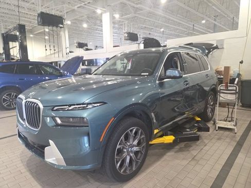 Certified 2024 BMW X7 xDrive40i w/ Premium Package AWD/4WD image 3