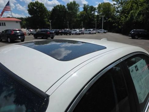Used 2010 BMW 528i xDrive Sedan AWD/4WD image 13
