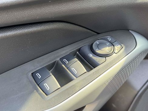 Used 2025 Chevrolet Trax LS w/ LS Convenience Package FWD image 13