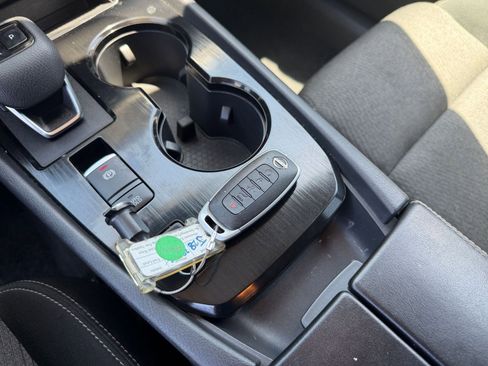 Used 2025 Nissan Rogue SV FWD image 21