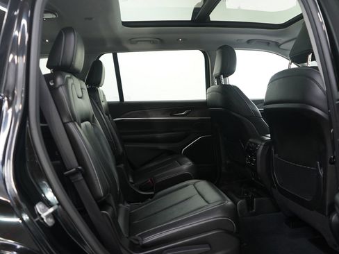 Used 2023 Jeep Grand Cherokee L Limited w/ Black Appearance Package image 13