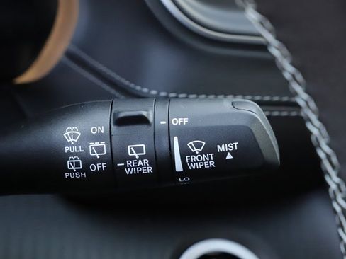 New 2025 Jeep Grand Cherokee Altitude image 33