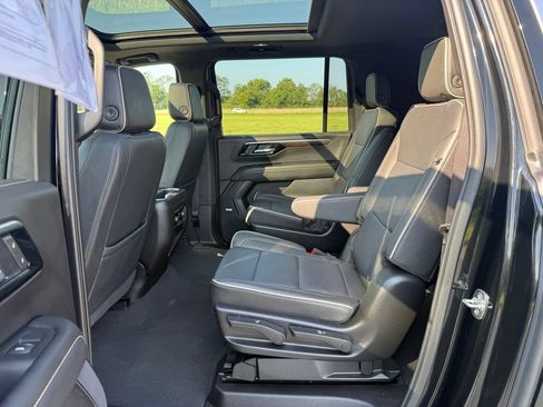 Used 2026 Chevrolet Suburban Premier w/ Sun And Tow Package AWD/4WD image 15