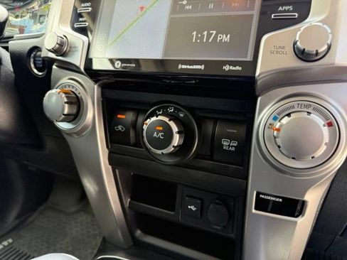 Used 2020 Toyota 4Runner SR5 Premium w/ Moonroof Package AWD/4WD image 92
