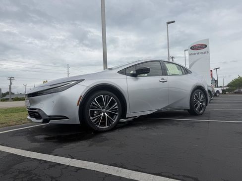 Used 2024 Toyota Prius XLE FWD image 3