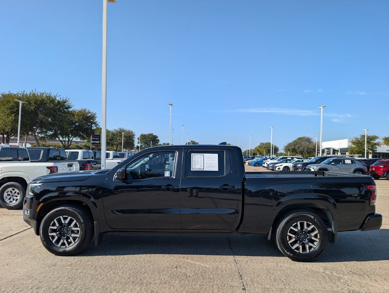 Certified 2025 Nissan Frontier SL RWD image 3