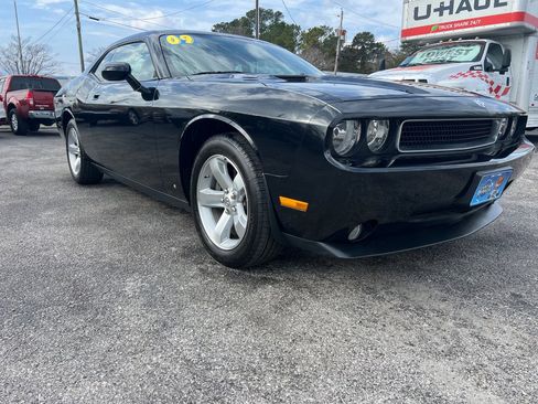 Used 2009 Dodge Challenger R/T image 1