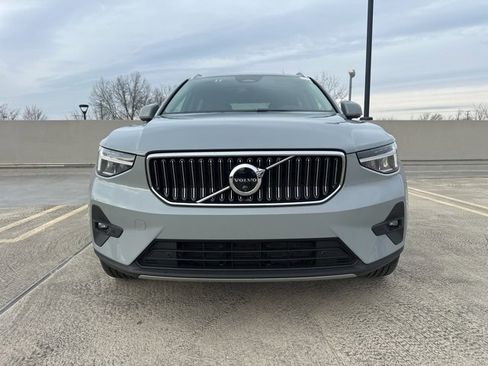 Certified 2025 Volvo XC40 B5 Plus image 2