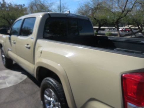 Used 2016 Toyota Tacoma SR5 w/ SR5 Appearance Package (SN) image 7