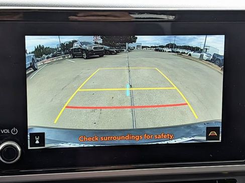 Used 2025 Toyota Camry SE w/ Convenience Package FWD image 18