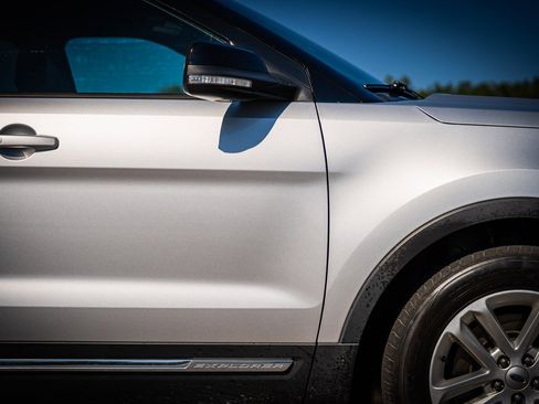 Certified 2017 Ford Explorer XLT w/ Equipment Group 202A image 10