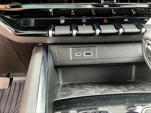 Used 2024 GMC Canyon AT4 w/ Technology Package AWD/4WD image 19