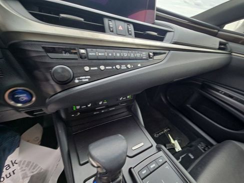 Used 2019 Lexus ES 300h w/ Premium Package FWD image 21