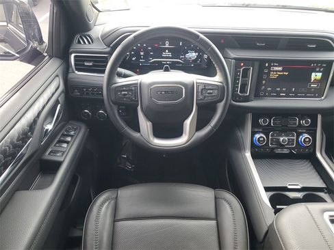 Used 2024 GMC Yukon Denali w/ Denali Reserve Package image 23