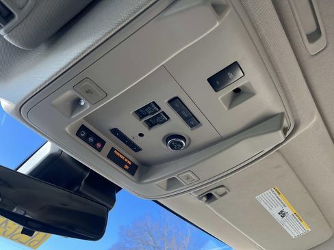 Used 2020 Cadillac Escalade Premium Luxury image 40