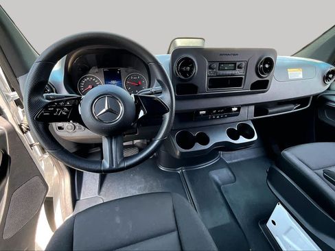 Used 2025 Mercedes-Benz Sprinter 2500 image 6