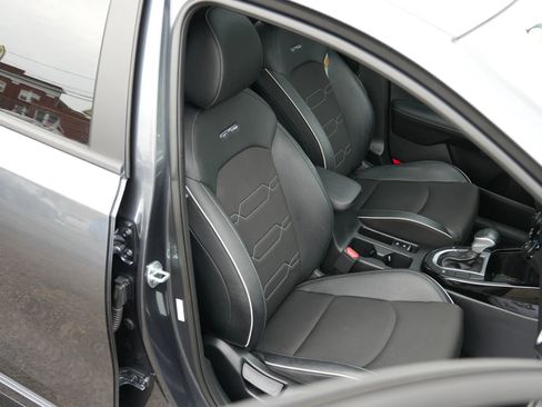 Used 2022 Kia Forte GT-Line w/ GT-Line Premium Package image 13