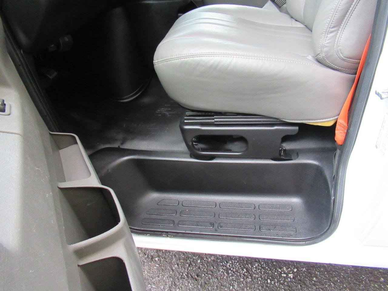 Used 2017 Chevrolet Express 2500 RWD image 21