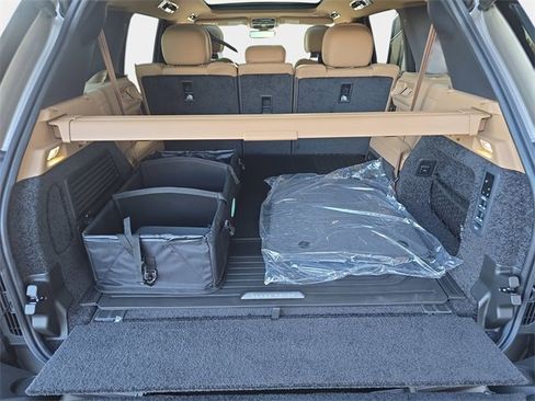 New 2026 Land Rover Range Rover Long Wheelbase SE image 21