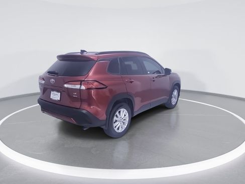 Used 2025 Toyota Corolla Cross LE w/ Moonroof Package image 9