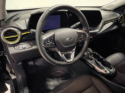 Used 2025 Chevrolet Trax ACTIV FWD image 21