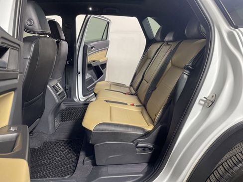 Used 2023 Volkswagen Atlas Cross Sport SEL R-Line image 19