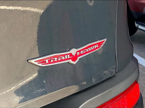 Used 2017 Jeep Cherokee Trailhawk w/ Cold Weather Group AWD/4WD image 11