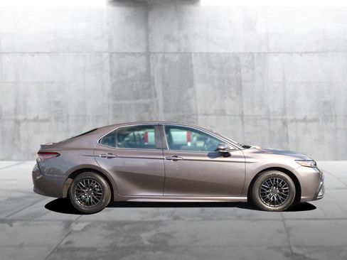 Used 2024 Toyota Camry SE image 5